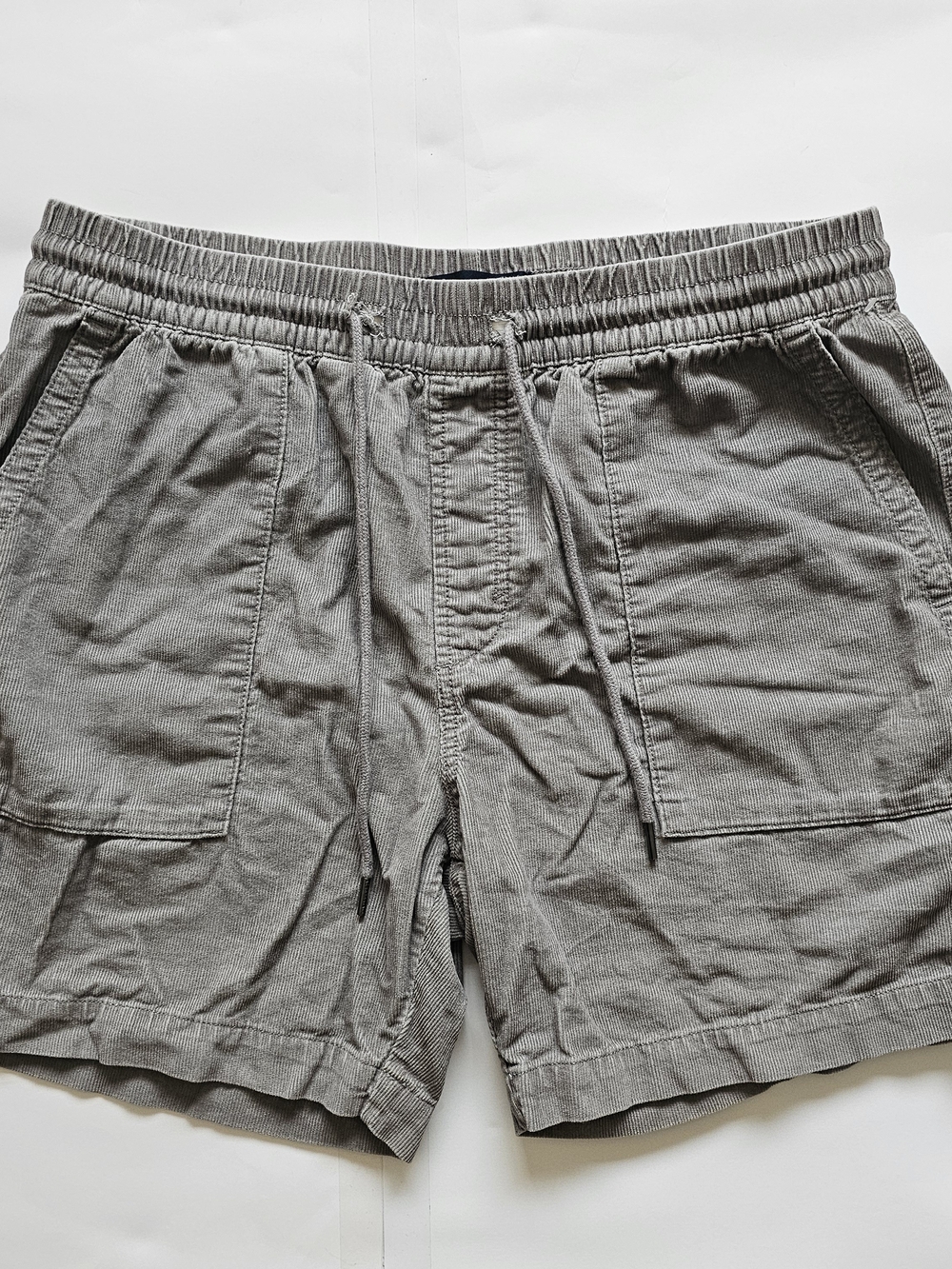 Aeropostale Men's Gray Elastic-Waist Drawstring Cargo Shorts